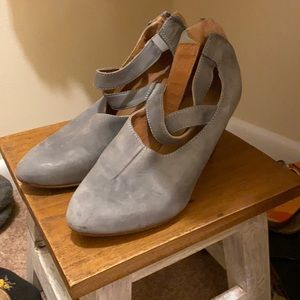 Closed Toe Heels - Made in Spain.